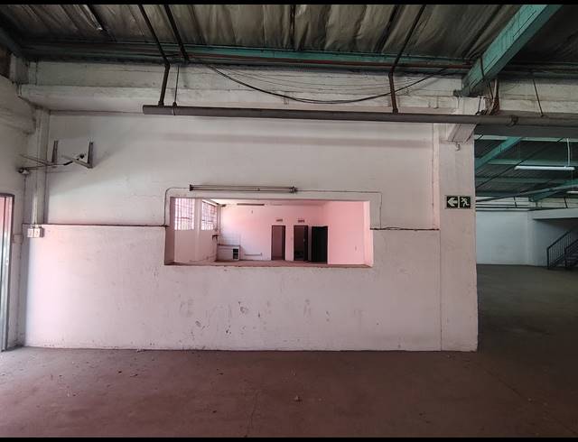 1,125M² WAREHOUSE TO LET IN STEELEDALE